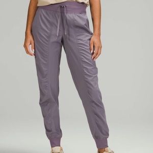 Lululemon Dance Joggers in Light Lavender Mauve Color Size 6